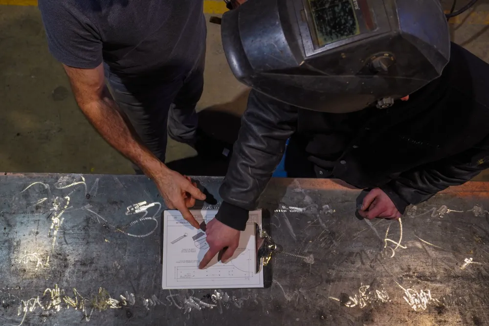 Vérification des cotes sur le dessin, à la table